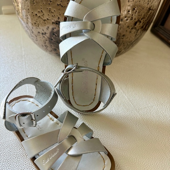 NWOT Salt Water Sandals Size 8 - Picture 1 of 4